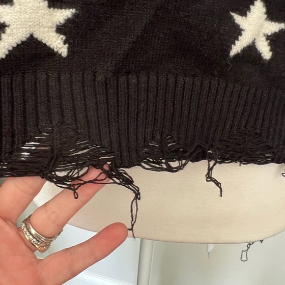 Wild Honey distressed star sweater size Medium - Picture 4 of 6